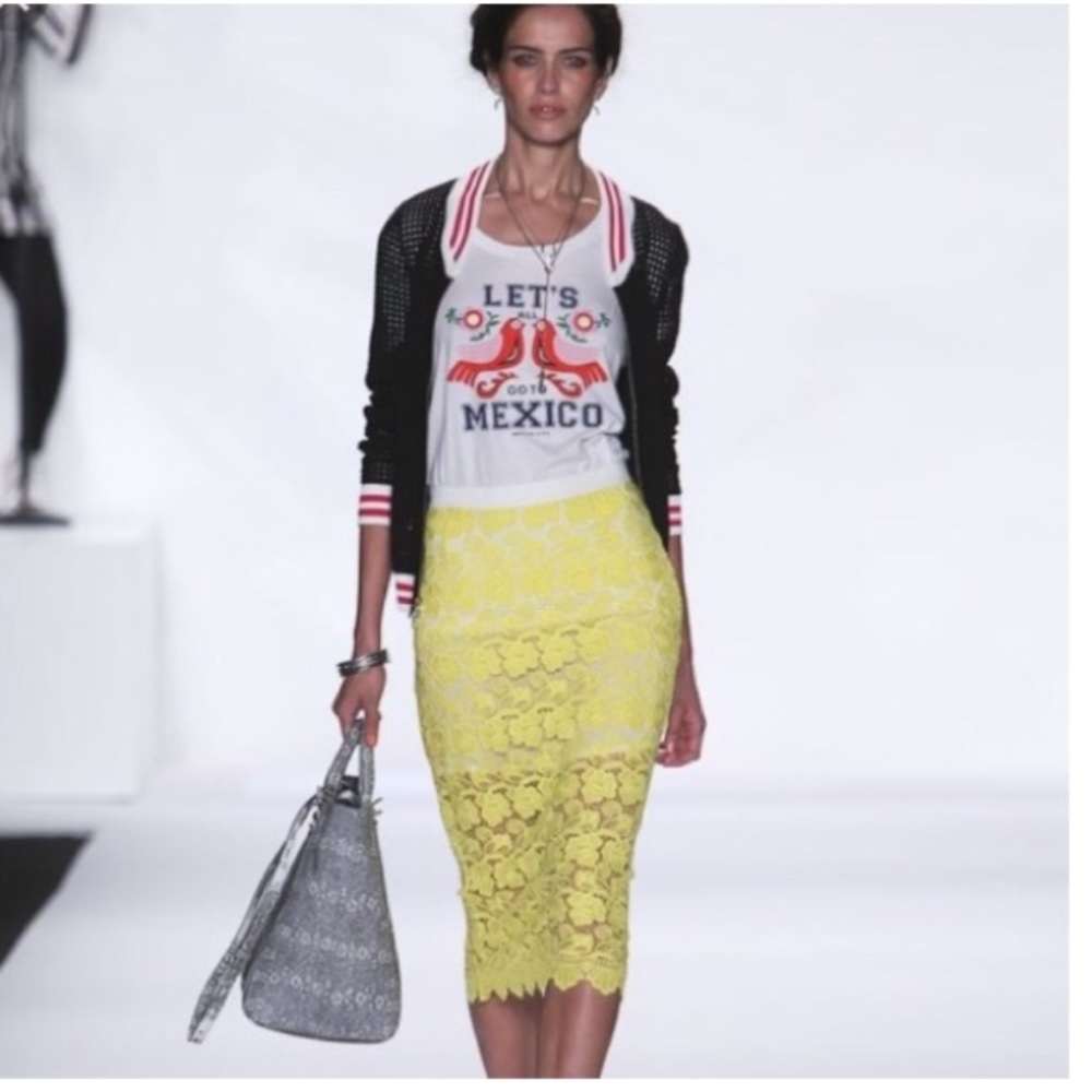 Rebecca minkoff Angelica lace Skirt size 4